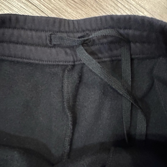 Timberland Black and Gold Jogger Set. Sweatshirt, Sweatpants and Tshirt. - Picture 13 of 13